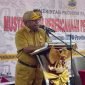 Asisten I Bidang Pemerintahan dan Kesejahteraan Rakyat Setda Provinsi Papua Tengah, Ausilius You, memberikan sambutan pada Musrenbang RKPD tingkat Provinsi Papua Tengah di Timika. (Foto: Galeri Papua/Jefri Manehat)