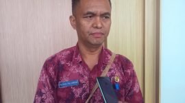 Kepala Dinas Perindustrian dan Perdagangan Kabupaten Mimika, Petrus Pali Ambaa. (Foto: Galeri Papua/Jefri Manehat)