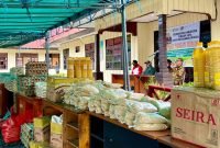 Sejumlah komoditas yang dijual dalam gerakan pangan murah oleh Dinas Ketahanan Pangan Kabupaten Puncak Jaya, Senin (8/4/2024). (Foto: Istimewa/Prokompim Puncak Jaya)