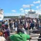 Suasana dermaga pelabuhan Poumako saat kedatangan kapal. (Foto: Galeri Papua/Moh. Wahyu Welerubun).