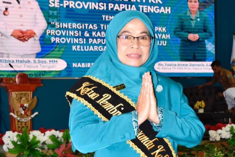 Pj TP-PKK Kabupaten Puncak Jaya, Manikem Tumiran, menjabat Ketua Pembina Posyandu Tingkat Kabupaten. (Foto: Istimewa/Prokompim Punca Jaya)