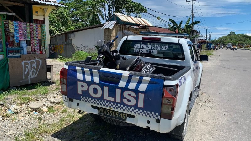 Kondisi sepeda motor korban kecelakaan tunggal saat berada di bak belakang mobil Satuan Lalulintas (Satlantas) Polres Mimika. (Foto: Galeri Papua/Moh. Wahyu Welerubun)