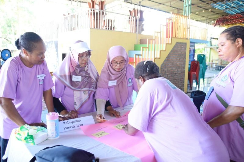 Diskusi kegiatan PKK Puncak Jaya. (Foto: Istimewa/Prokompim Puncak Jaya)