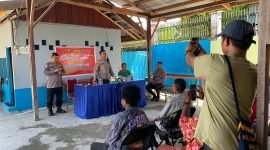 Giat Jumat Curhat Polsek Mimika Baru di Kantor Kelurahan Inauga. (Foto: Galeri Papua/Moh. Wahyu Welerubun)