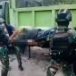 Danramil 1703-04/Aradide, Letda Inf Otto Sugalrey, saat hendak dievakuasi dari TKP, Kamis (11/4/2024). (Foto: Istimewa/TPNPB-OPM)