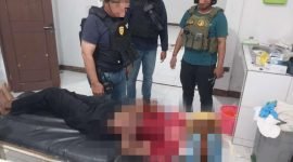 Jenazah Bripda Oktovianus Buara, korban penganiayaan berat, dibawa ke RSUD Dekai, Yahukimo. (Foto: Istimewa/Humas Polres Yahukimo)