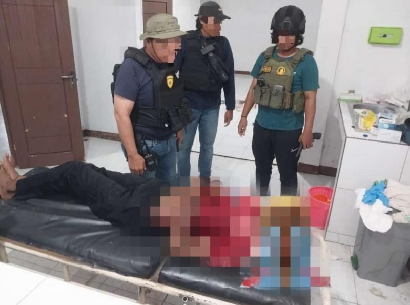 Jenazah Bripda Oktovianus Buara, korban penganiayaan berat, dibawa ke RSUD Dekai, Yahukimo. (Foto: Istimewa/Humas Polres Yahukimo)