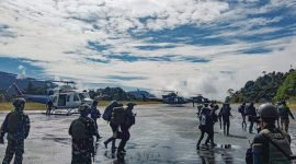 Personel Satgas Blukar Brimob dan Naggala Kopassus diterjunkan ke Distrik Homeyo, Kabupaten Paniai, Papua Tengah, Jumat (3/5/2024). (Foto: Istimewa/Satgas Humas Damai Cartenz 2024).