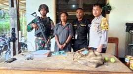 WNA asal Papua Nugini ditangkap karena bawa dua butir amunisi ilegal di Pos Lintas Batas Negara (PLBN) Skouw, Distrik Muara Tami, Kota Jayapura, Provinsi Papua. (Foto: Istimewa/Humas Polda Papua)