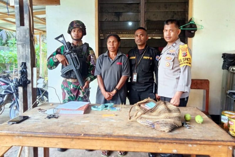 WNA asal Papua Nugini ditangkap karena bawa dua butir amunisi ilegal di Pos Lintas Batas Negara (PLBN) Skouw, Distrik Muara Tami, Kota Jayapura, Provinsi Papua. (Foto: Istimewa/Humas Polda Papua)