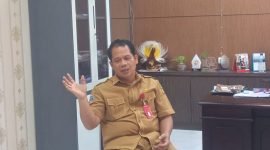 Kepala Badan Kesbangpol Kabupaten Mimika, Yan Selamat Purba. (Foto: Galeri Papua/Jefri Manehat)