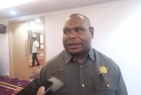 Wakil Ketua 1 DPRD Kabupaten Mimika, Alex Tsenawatme. (Foto: Galeri Papua/Jefri Manehat)