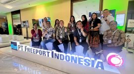 Para tenaga kesehatan profesional di Kabupaten Mimika berfoto bersama di sela-sela mengikuti Bali International Neurovascular Intervention Conference (BLINC) di Nusa Dua, Bali, pada 25-27 April 2024. (Foto: Istimewa/Corporate Communication PTFI)