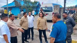 Dirjen PTPP BPN, Ir. Embun Sari, saat berkunjung ke kawasan Pelabuhan Poumako, Mimika, Papua Tengah, Rabu (15/5/2024). (Foto: Galeri Papua/Endy Langobelen)