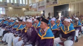 Jemaah haji dari Kabupaten Mimika yang akan diberangkatkan menuju Mekah, Arab Saudi. (Foto: Galeri Papua/Jefri Manehat)
