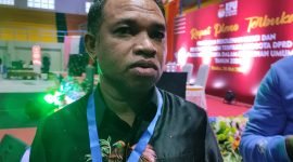 Koordinator Divisi Hukum KPU Mimika, Hironimus Kia Ruma.  (Foto: Galeri Papua/Endy Langobelen)