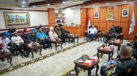 Asosiasi MRP se-Tanah Papua menemui Ketua DPD RI, AA LaNyalla Mahmud Mattalitti, dan Wakil Ketua I DPD RI, Nono Sampono, di Ruang Delegasi DPD RI, Komplek Parlemen Senayan, Jakarta, Senin (27/5/2024). (Foto: Istimewa)