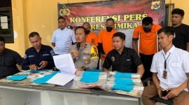 Suasana konferensi pers di Mako Polres Mimika, Mile 32. (Foto: Galeri Papua/Moh. Wahyu Welerubun).