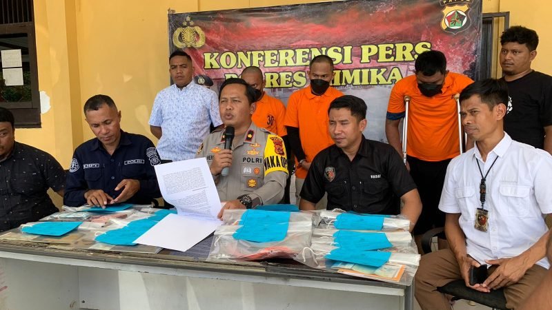 Suasana konferensi pers di Mako Polres Mimika, Mile 32. (Foto: Galeri Papua/Moh. Wahyu Welerubun).