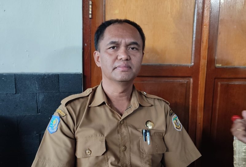 Kepala Dinas Perindustrian dan Perdagangan, Petrus Pali Amba. (Foto: Galeri Papua/Endy Langobelen) 