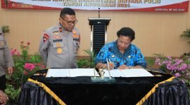 Penandatanganan MoU antara Pemprov Papua Tengah dan Polda Papua di Aula Rastra Samara Polda Papua, Kota Jayapura, Kamis (30/5/2024) dalam rangka penerimaan Bintara Polri (Foto: Istimewa)