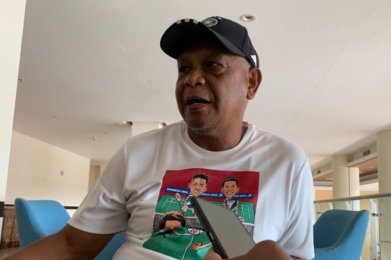 Kepala Disparbudpora Kabupaten Mimika, Jacob Jopi Toisuta. (Foto: Galeri Papua/Moh. wahyu Welerubun)