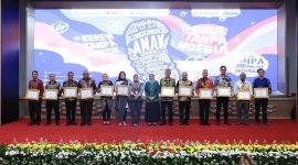 Penerimaan piagam penghargaan Paramesti 2024 dalam acara puncak Hari Tanpa Tembakau Sedunia di di Jakarta, Selasa (04/06/2024). (Foto: Istimewa/Humas Pemkab Mappi)