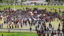 Tampak ribuan masyarakat Puncak Jaya berkumpul untuk melakukan aksi demo menuntut penambahan kuota dan prioritaskan orang asli Papua dalam penerimaan CPNS 2024. (Foto: Istimewa/Dinas Kominfo Puncak Jaya)