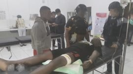 Pratu Rajami Uhio, anggota Kodim 1715/Yahukimo, dirawat di rumah sakit Dekai, Yahukimo. (Foto: Istimewa/Satgas Humas Damai Cartenz 2024)