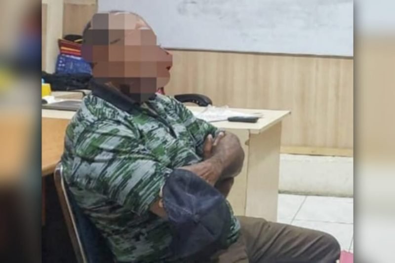 Sarius Indey, tersangka kasus jual beli senjata api di Jayapura, Papua. (Foto: Istimewa/Satgas Humas Ops Damai Cartenz 2024) 