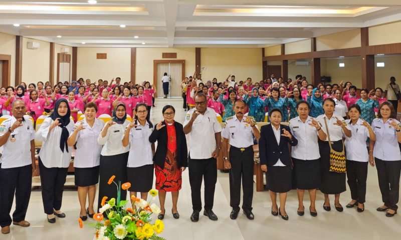 Foto bersama pada pembukaan sosialisasi GERMAS yang digelar Pemerintah Distrik Mimika Baru, Rabu (12/6/2024). (Foto: Istimewa)