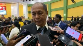 Kepala Dinas PUPR Kabupaten Mimika, Dominggus Robert Mayaut. (Foto: Galeri Papua/Moh. Wahyu Welerubun)