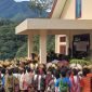 Masyarakat bersukacita merayakan peresmian Gereja Ainggigi di Kampung Aroanop, Distrik Tembagapura, Kabupaten Mimika, Papua Tengah. (Foto: Istimewa/Corporate Communication PT Freeport Indonesia)