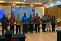Foto bersama pada pembukaan sosialisasi. (Foto: Galeri Papua/Moh. Wahyu Welerubun)