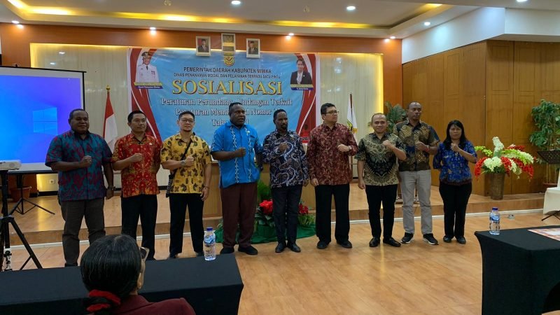 Foto bersama pada pembukaan sosialisasi. (Foto: Galeri Papua/Moh. Wahyu Welerubun)