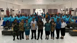 Foto bersama pada pembukaan sosialisasi. (Foto: Galeri Papua/Moh. Wahyu Welerubun)