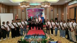 Foto bersama pada pembukaan pemilihan putra dan putri pariwisata di Swiss-Bellinn Hotel Timika. (Foto: Cenderawasih Pos/Moh. Wahyu Welerubun)