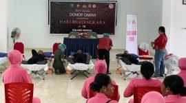 Suasana kegiatan donor darah di gedung Bhayangkara Polres Mimika, Sabtu (22/6/2024). (Foto: Galeri Papua/Moh. Wahyu Welerubun) 
