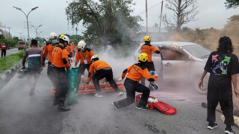 Simulasi penanganan korban kecelakaan oleh Tim Potensi SAR. (Foto: Istimewa)