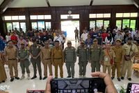 Foto bersama pada pembukaan sosialisasi dampak Perda dan Perbup oleh Dinas Satpol PP Mimika. (Foto: Galeri Papua/Moh. Wahyu Welerubun)