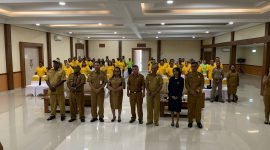 Foto bersama pada pembukaan sosialisasi tata naskah dinas oleh Pemerintah Distrik Mimika baru. (Foto: Galeri Papua/Moh. Wahyu Welerubun)