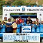 Penyerahan piala kepada para juara Freeport Grassroot Tournament (FGT) di Lapangan Latih Lukas Enembe, Jayapura, Papua. (Foto: Istimewa/Corporation Communication PTFI)