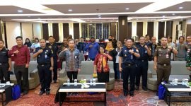 Foto bersama pada pembukaan kegiatan Pangkalan PSDKP Tual di Hotel Horison Diana Timika. (Foto: Galeri Papua/Moh. Wahyu Welerubun)