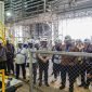 Menteri Koordinator Bidang Perekonomian, Airlangga Hartarto, bersama Menteri Investasi, Bahlil Lahadalia, Presiden Direktur PT Freeport Indonesia, Tony Wenas, dan rombongan meninjau Anode Casting. (Foto: Istimewa/Corporate Communication PTFI)