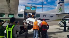 Jenazah korban bentrok antar kelompok di Nduga, Papua Pegunungan, tiba di Mimika, Papua Tengah, Rabu (3/7/2024). (Foto: Istimewa)