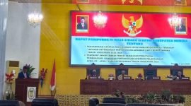 Marinus Tandiseno saat menyampaikan pandangan fraksi Golkar. (Foto: Jefri Manehat)