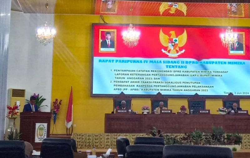 Marinus Tandiseno saat menyampaikan pandangan fraksi Golkar. (Foto: Jefri Manehat)