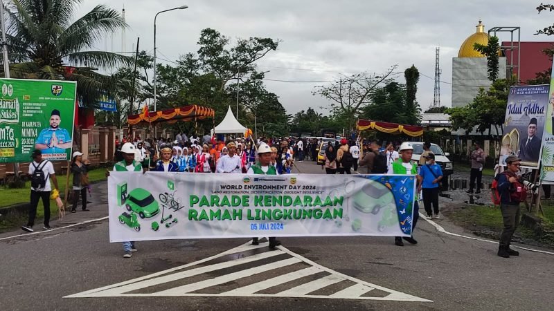 Pelaksanaan parade kendaraan ramah lingkungan dalam kegiatan World Environmental Day Expo 2024 yang digelar PT Freeport Indonesia, Jumat (5/7/2204). (Foto: Galeri Papua/Endy Langobelen)