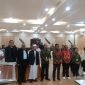Foto bersama peserta pada konsultasi publik yang digelar Disdukcapil Mimika. (Foto: Galeri Papua/Jefri Manehat)