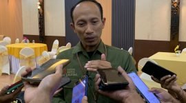 Kepala Disdukcapil Kabupaten Mimika, Slamet Sutedjo. (Foto: Galeri Papua/Moh. Wahyu Welerubun)